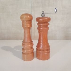 WOOD SALT AND PEPPER SET